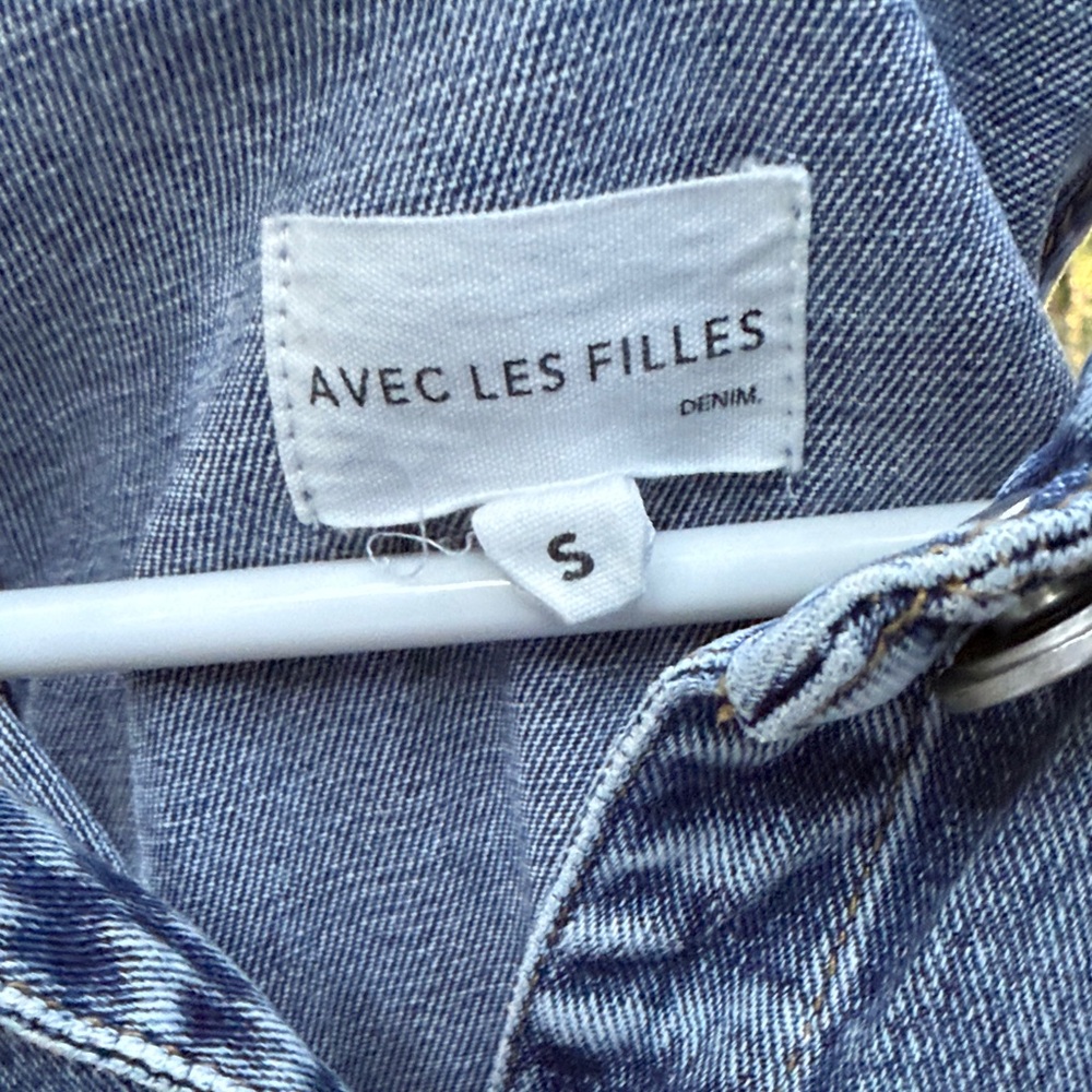 Avec Les Filles Sleeveless Denim Button-Up Dress - Picture 3 of 8